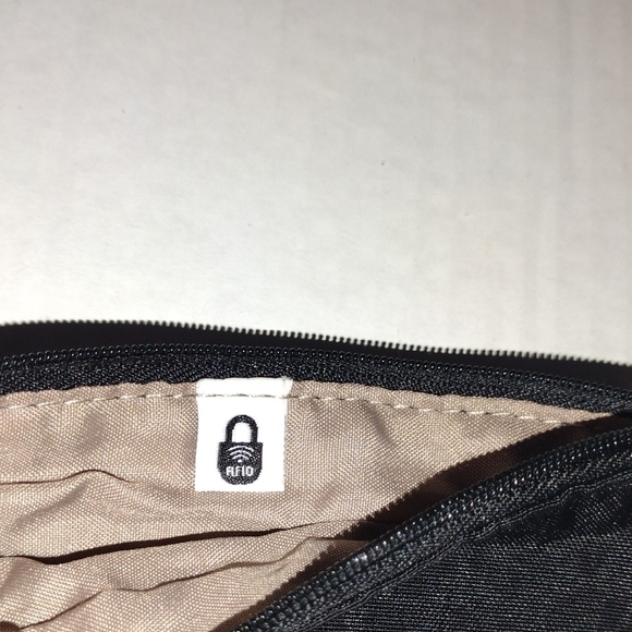 Black Cheetah Print Wristlet Clutch With RFID Protection - Picture 4 of 4